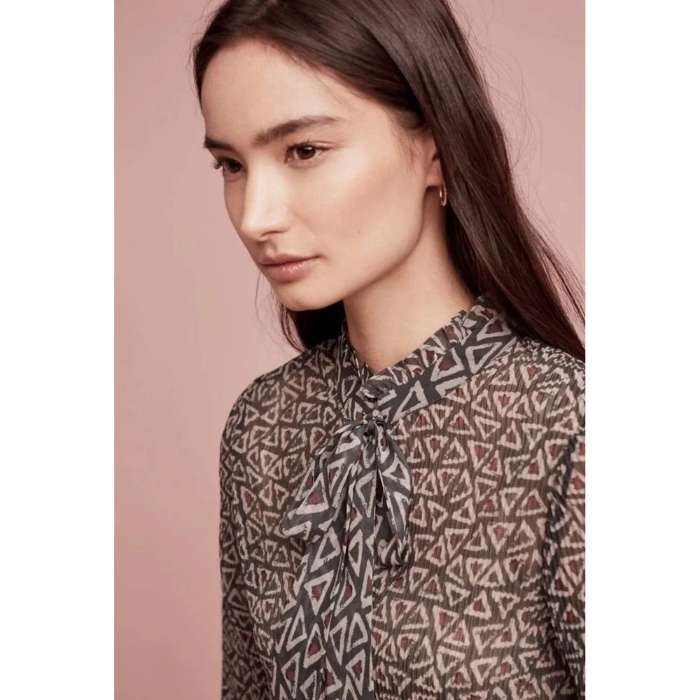 Anthropologie Rinku Dalamal Pleated Tie Neck Bow Blouse Geometric Print‎ Size 8
